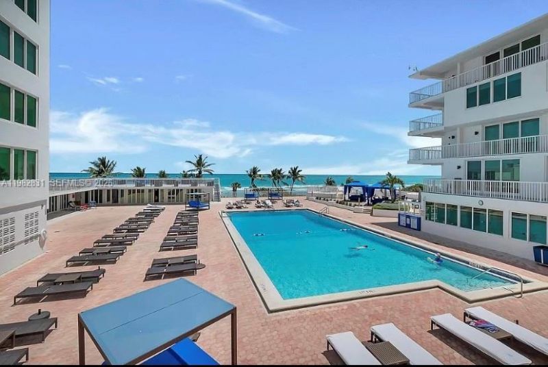 5401 Collins Ave , Unit 411, Miami Beach, FL 33140 Photo