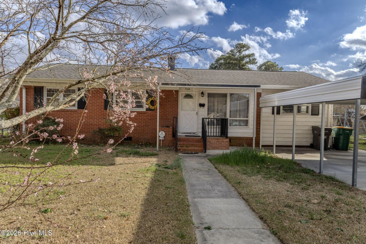 1108 E 10th Street, Lumberton, NC 28358 Main Photo
