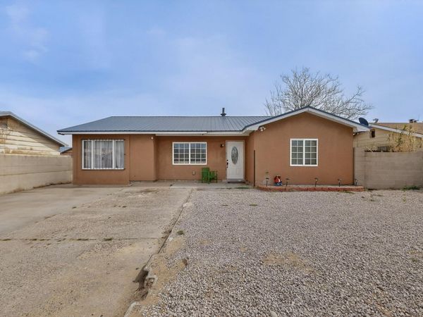 1233 Jenaro Street SW, Albuquerque, NM 87121