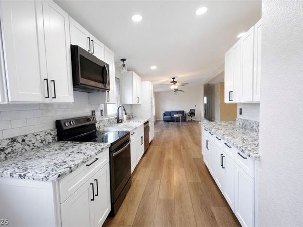 202 Tres Lobos Avenue, Overton, NV 89040