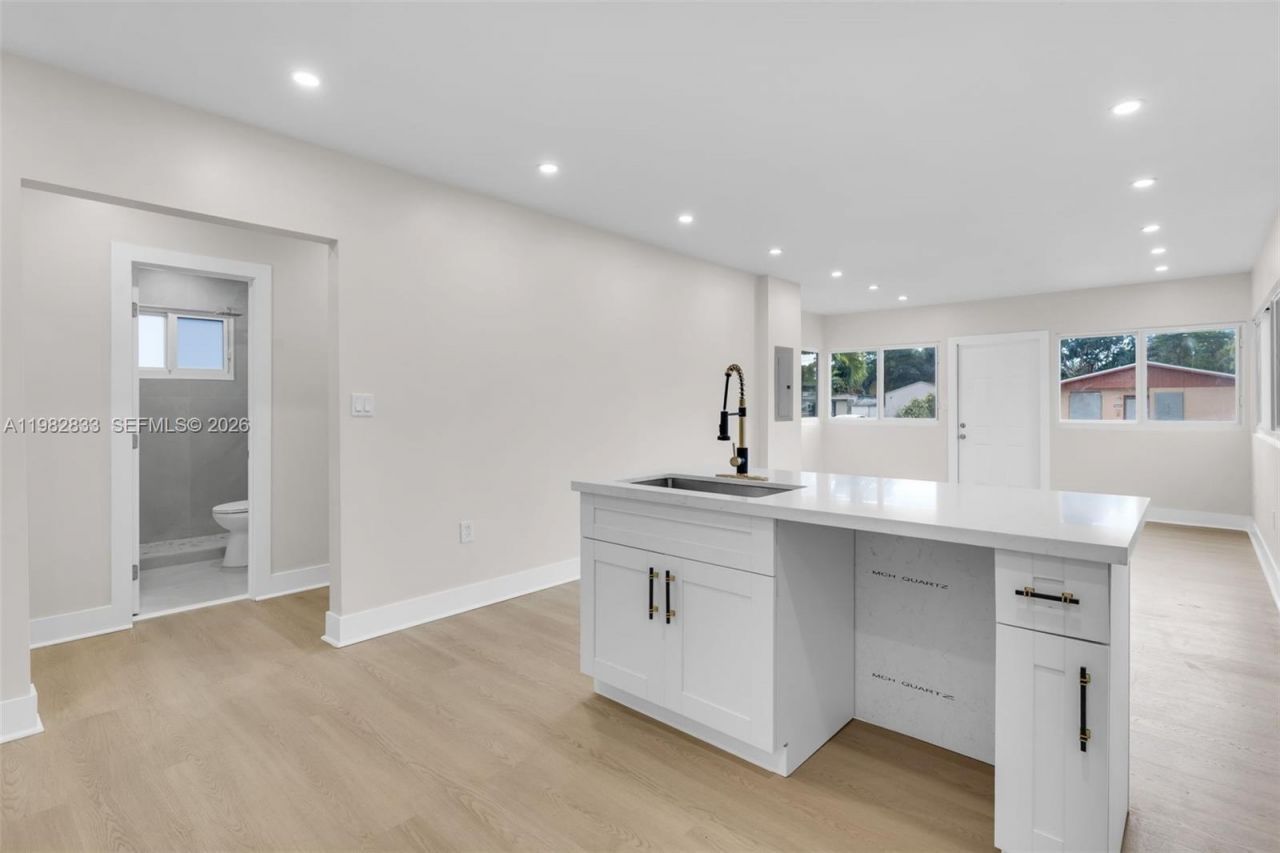 1521 NW 51st St , Miami, FL 33142 Photo