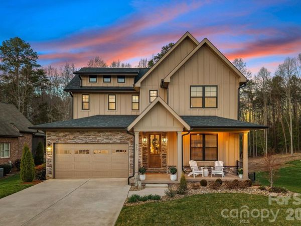 860 38th Avenue NE, Hickory, NC 28601