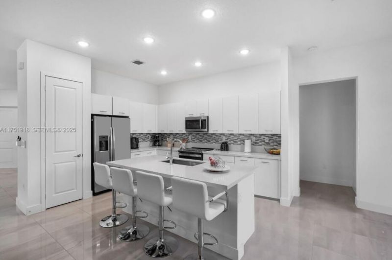 17325 SW 41 Street, Miramar, FL 33029 Photo