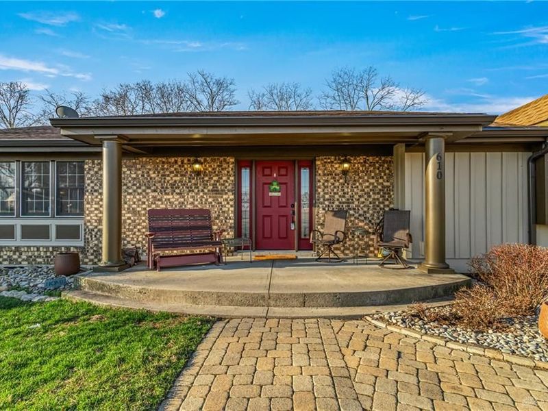 610 W Alex Bell Road, Washington Township, OH 45459 Photo 2