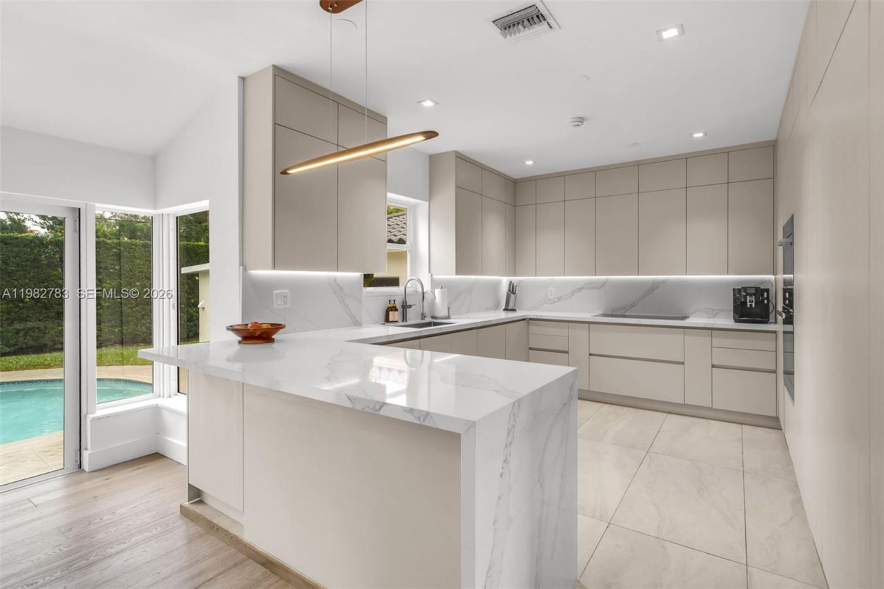 500 NE 51st St , Miami, FL 33137 Photo