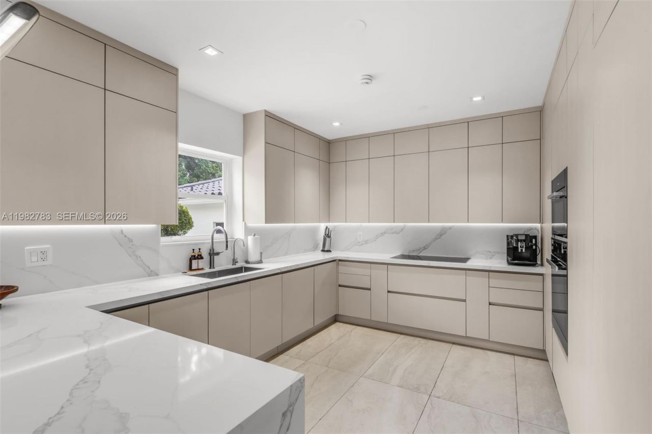 500 NE 51st St , Miami, FL 33137 Photo