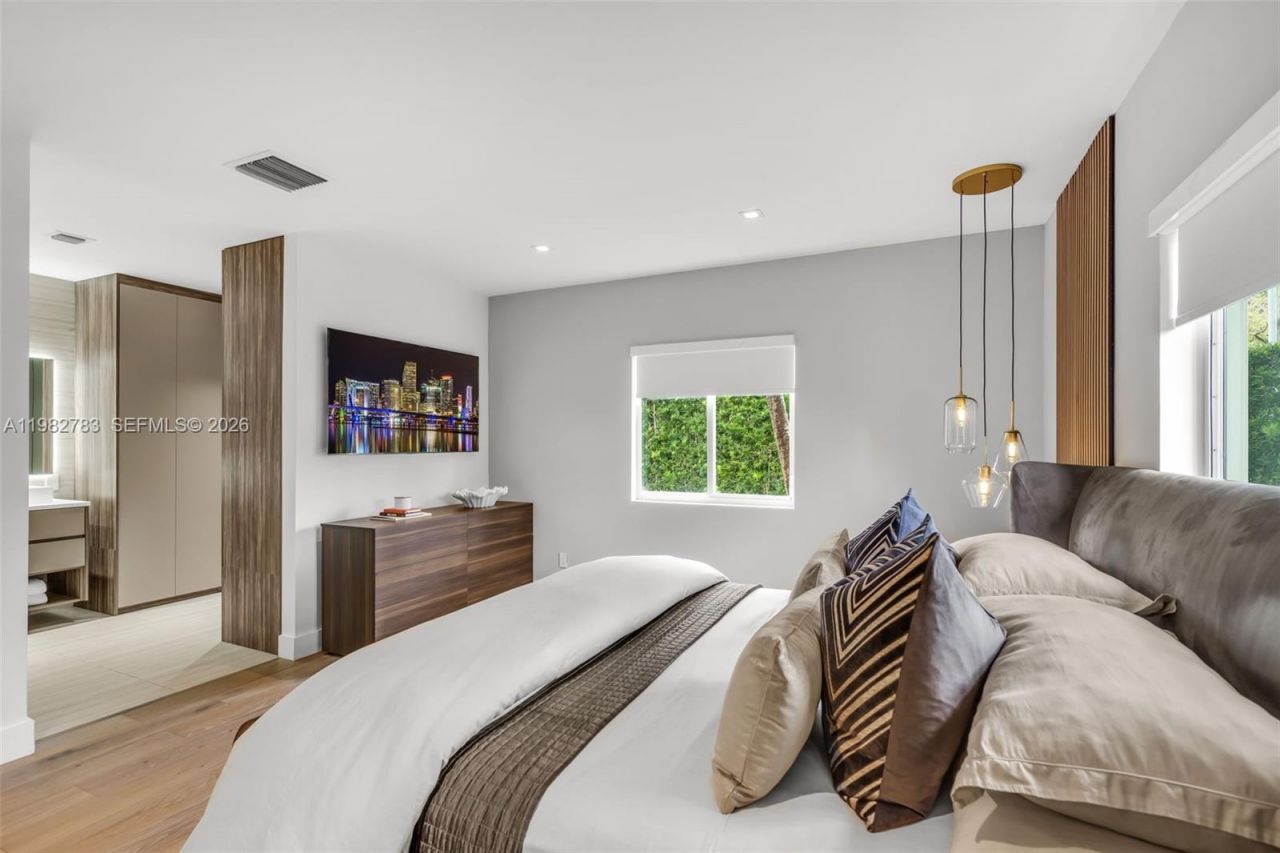 500 NE 51st St , Miami, FL 33137 Photo