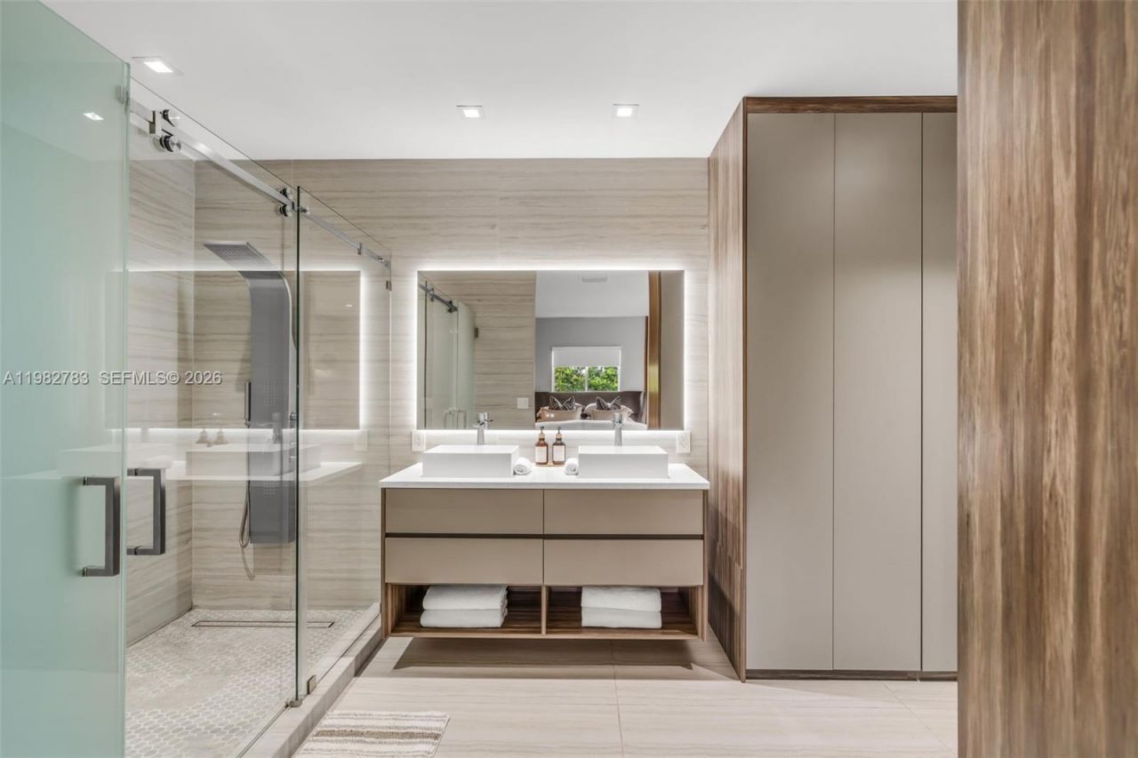 500 NE 51st St , Miami, FL 33137 Photo