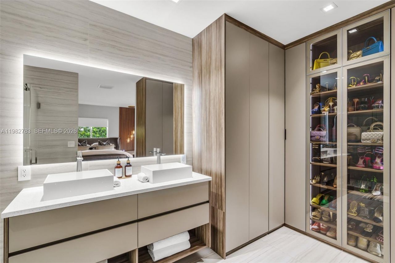 500 NE 51st St , Miami, FL 33137 Photo