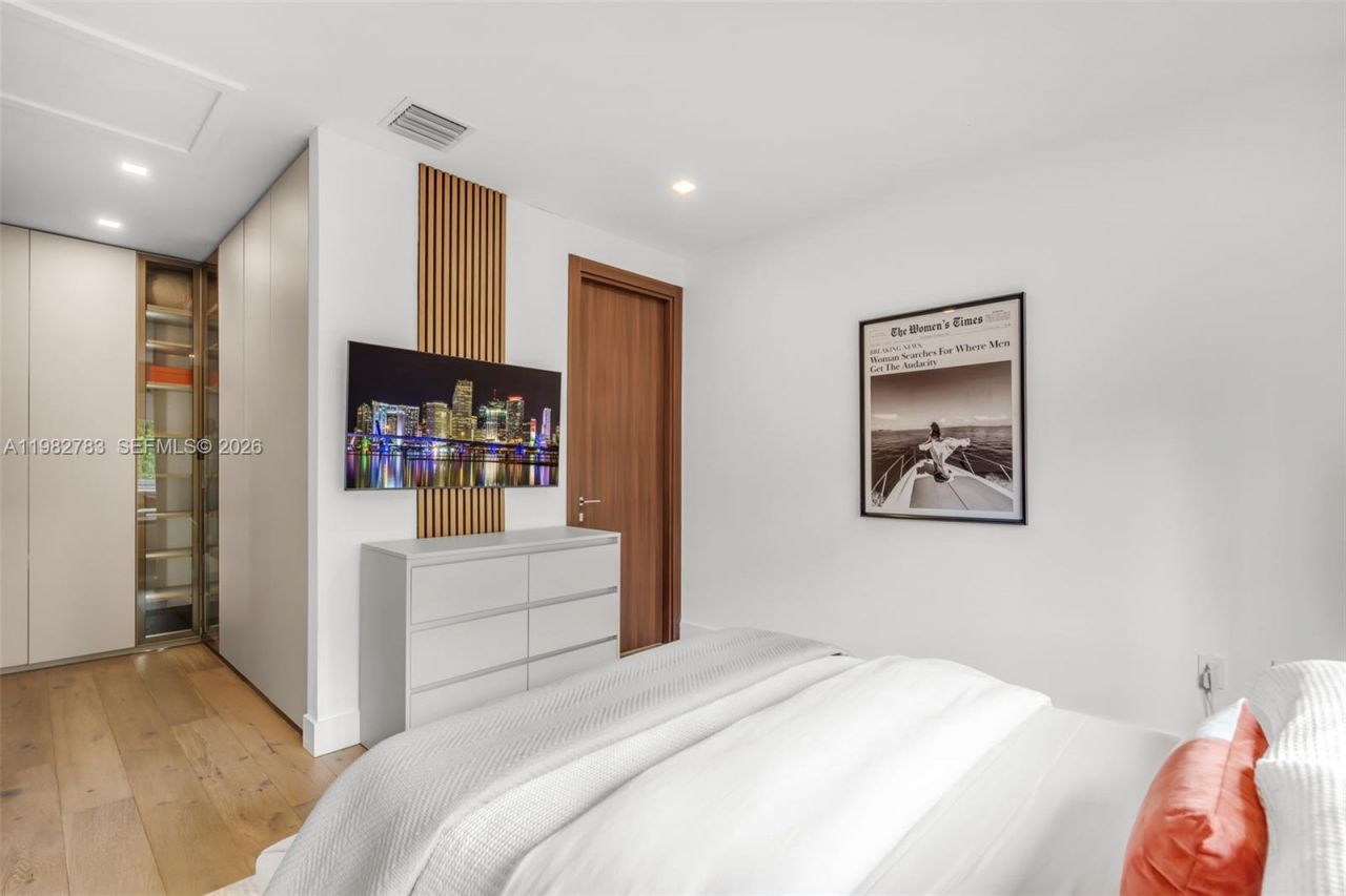 500 NE 51st St , Miami, FL 33137 Photo