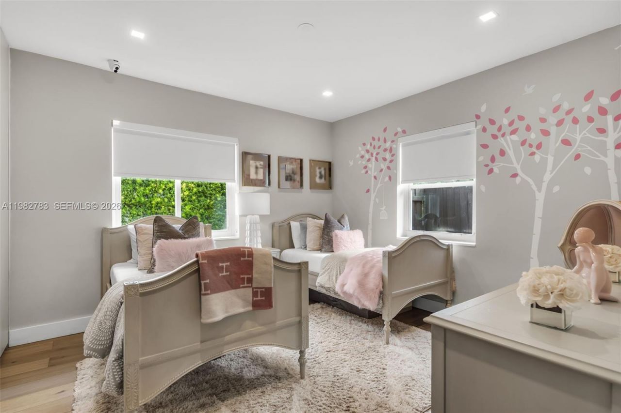 500 NE 51st St , Miami, FL 33137 Photo