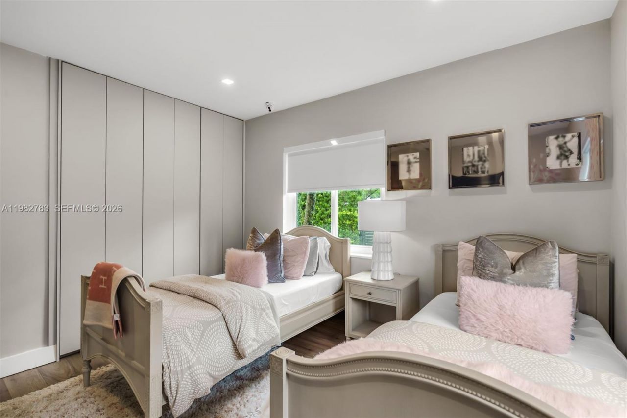 500 NE 51st St , Miami, FL 33137 Photo