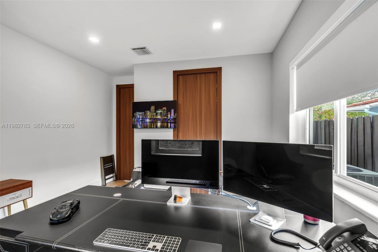 500 NE 51st St , Miami, FL 33137 Photo