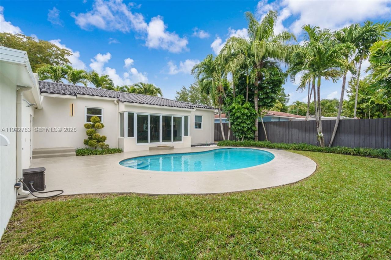 500 NE 51st St , Miami, FL 33137 Photo