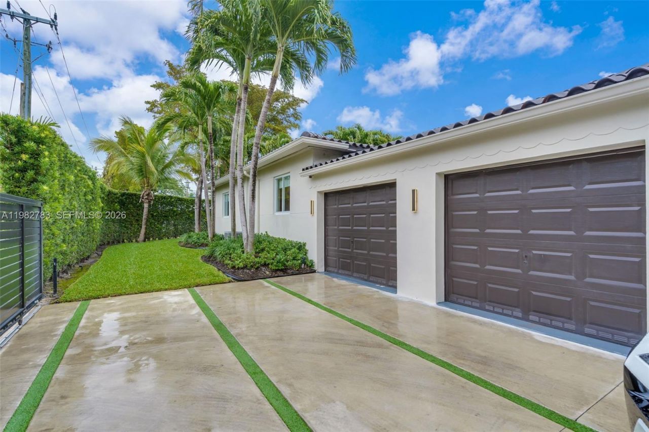 500 NE 51st St , Miami, FL 33137 Photo