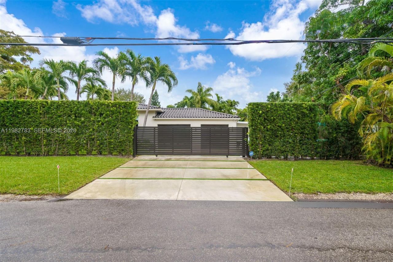 500 NE 51st St , Miami, FL 33137 Photo