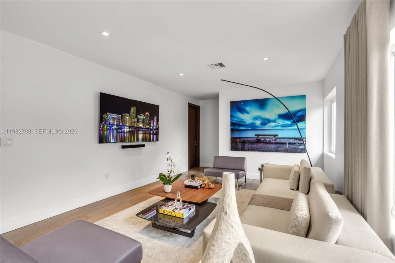 500 NE 51st St , Miami, FL 33137 Photo