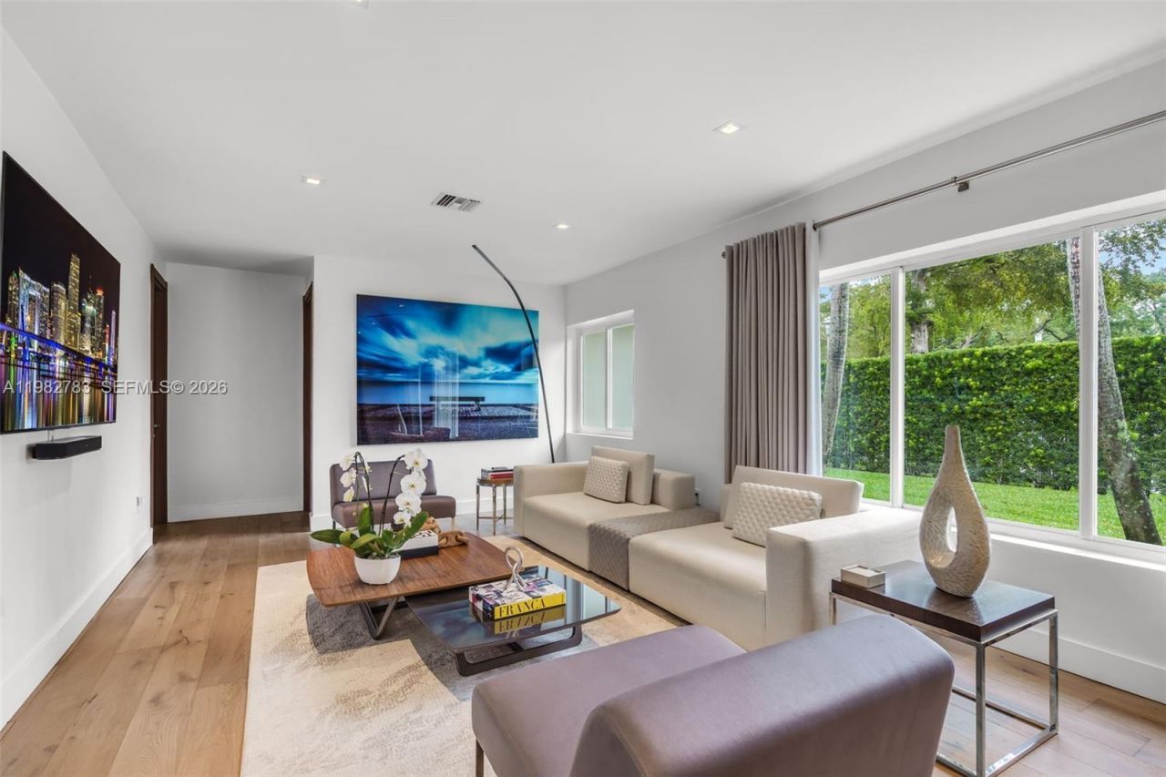 500 NE 51st St , Miami, FL 33137 Photo