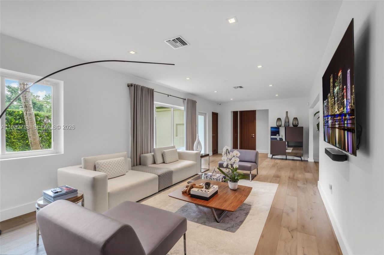 500 NE 51st St , Miami, FL 33137 Photo