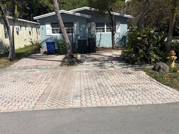 729 NE 2nd Ct, Hallandale Beach, FL 33009