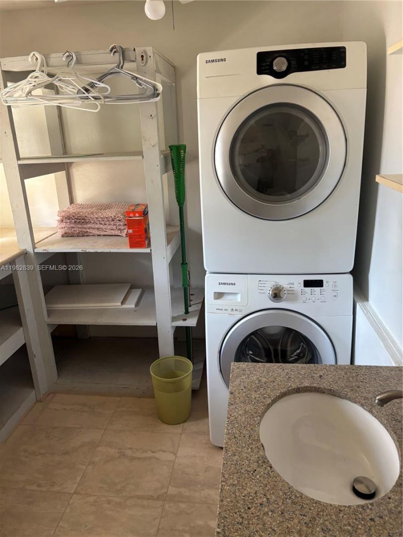 729 NE 2nd Ct, Hallandale Beach, FL 33009 Photo