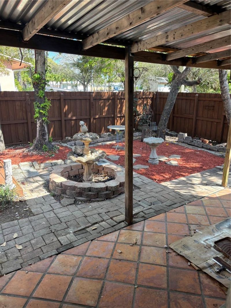 729 NE 2nd Ct, Hallandale Beach, FL 33009 Photo