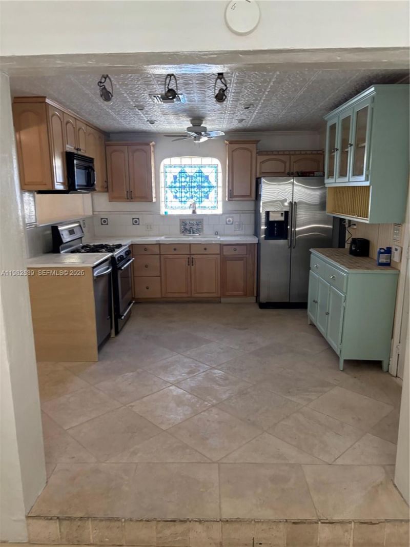 729 NE 2nd Ct, Hallandale Beach, FL 33009 Photo