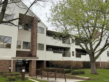 30450 Orchard Lake Road, Farmington Hills, MI 48334