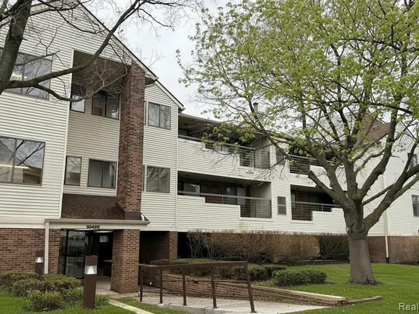 30450 Orchard Lake Road, Farmington Hills, MI 48334