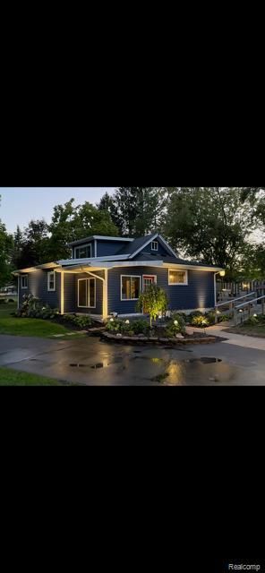 5610 Croswell Road, Waterford Township, MI 48327 Main Photo