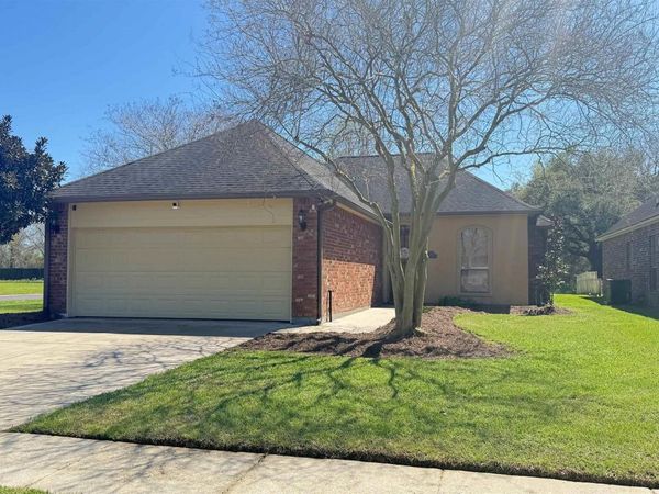3101 Nicholson Lake Dr, Baton Rouge, LA 70810