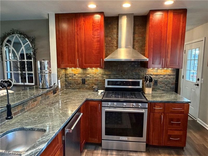 28575 Holly Drive, North Olmsted, OH 44070 Photo 8
