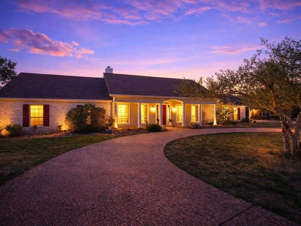 117 Vista Oaks DR, Dripping Springs, TX 78620