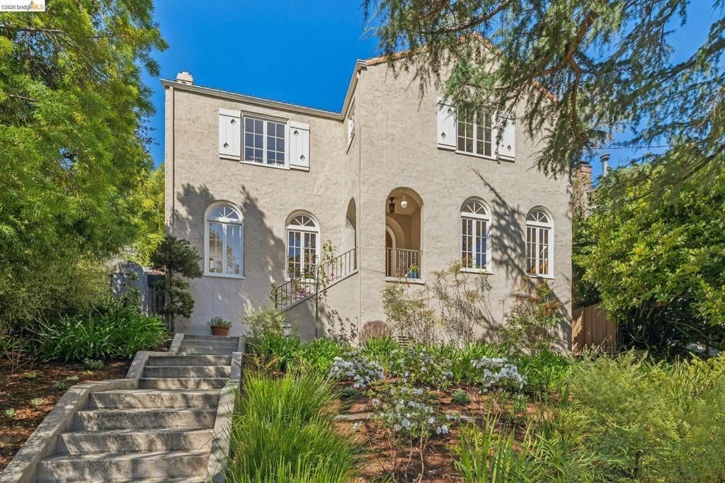 900 Rosemount Rd, Oakland, CA 94610 Main Photo