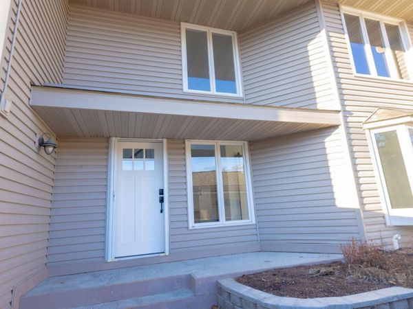 419 County Road C W, Roseville, MN 55113