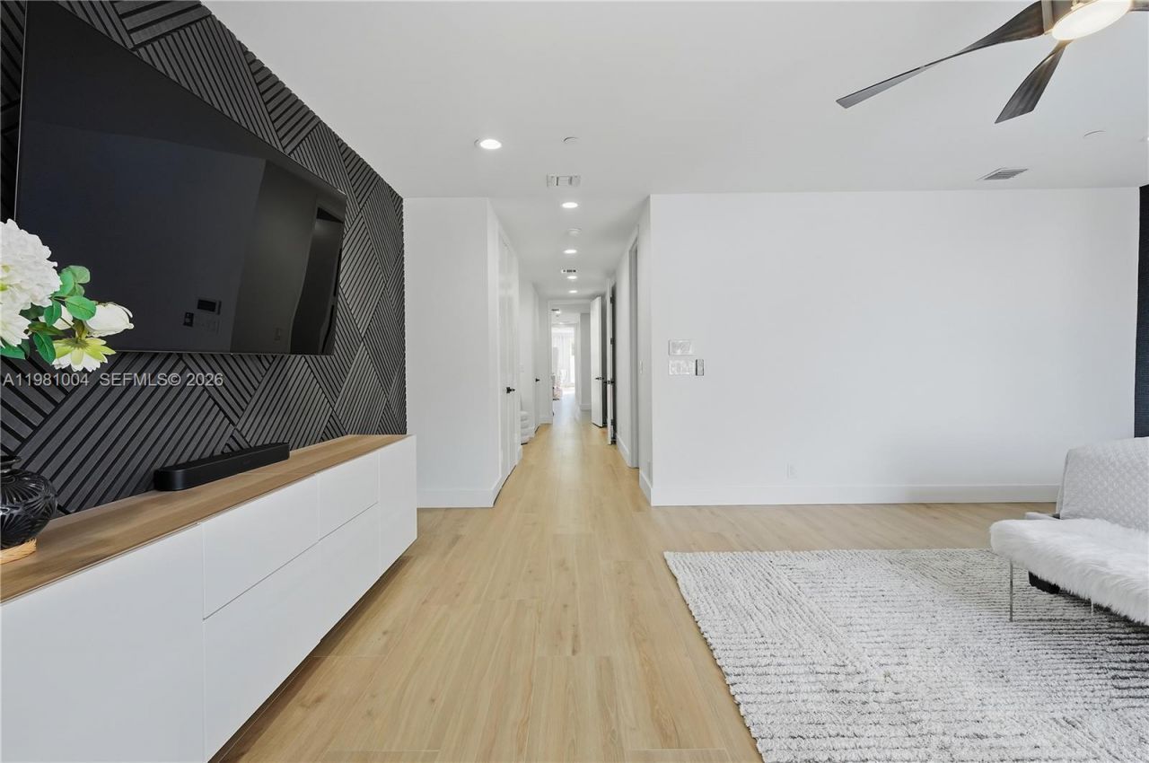 606 NE 14th Ave, Fort Lauderdale, FL 33304 Photo