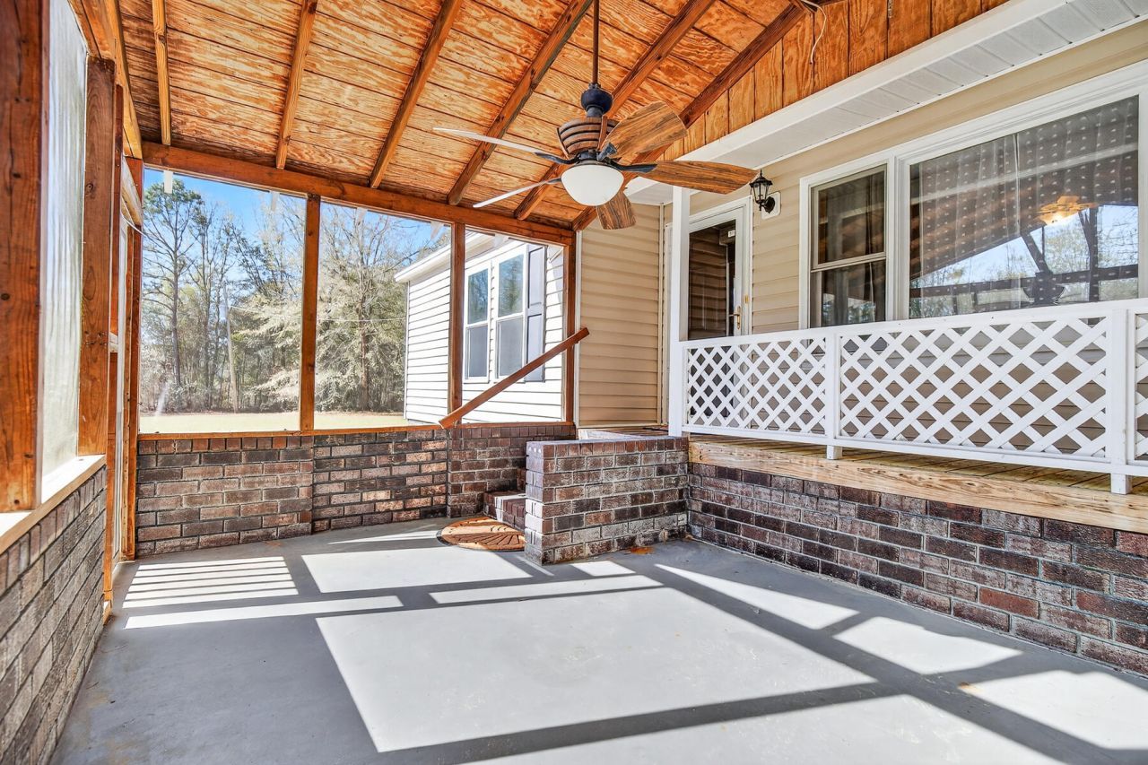 1223 Benton Road Photo 11