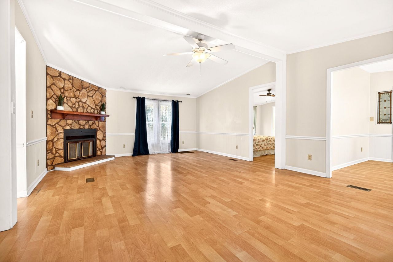 1223 Benton Road Photo 13