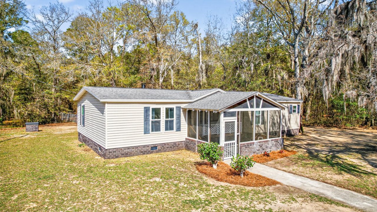 1223 Benton Road Photo 6