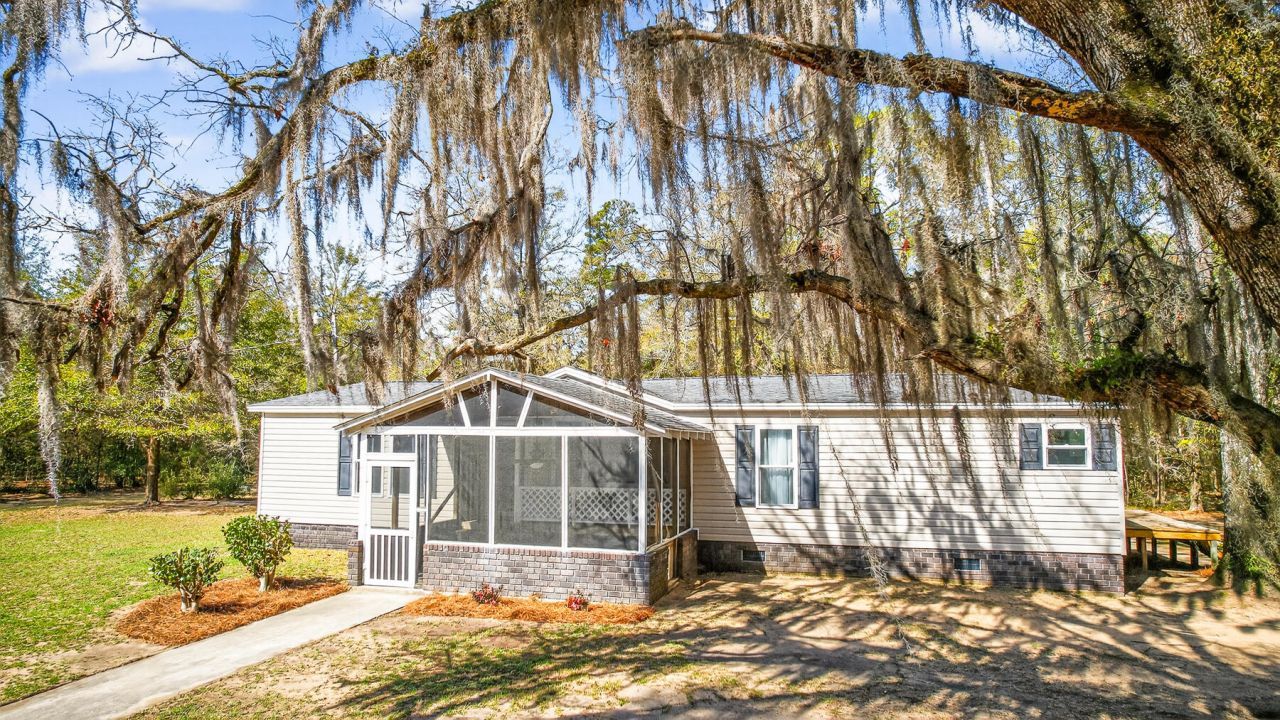 1223 Benton Road Photo 7