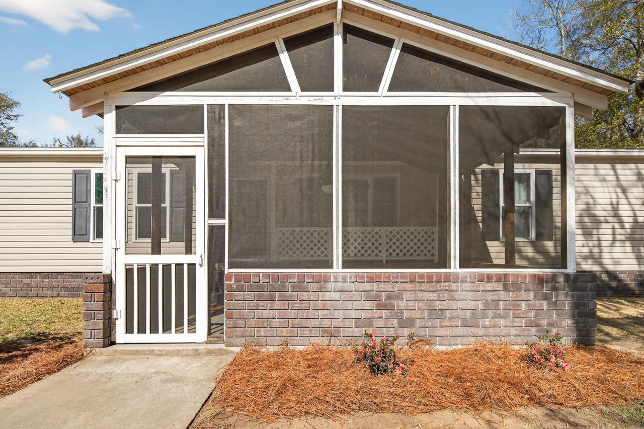 1223 Benton Road Photo 9