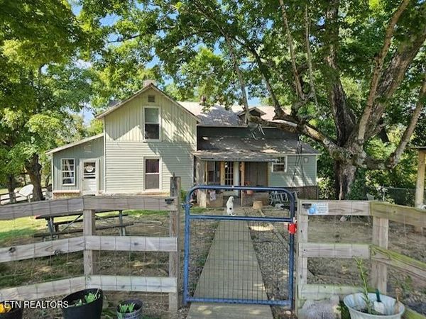 359 Depot St, Vonore, TN 37885