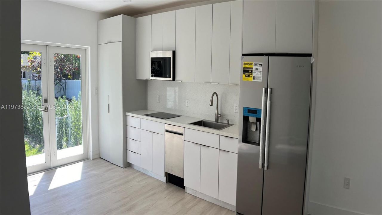 2800 SW 25th St , Unit 1, Miami, FL 33133 Photo