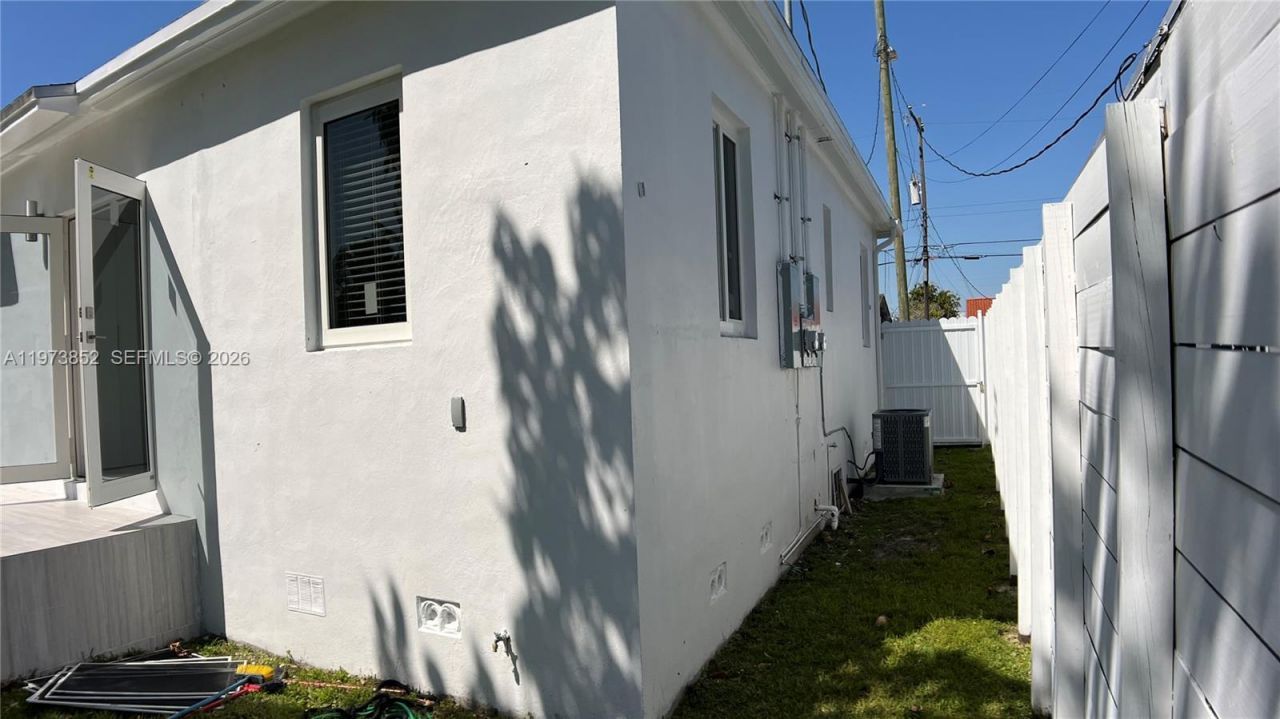 2800 SW 25th St , Unit 1, Miami, FL 33133 Photo