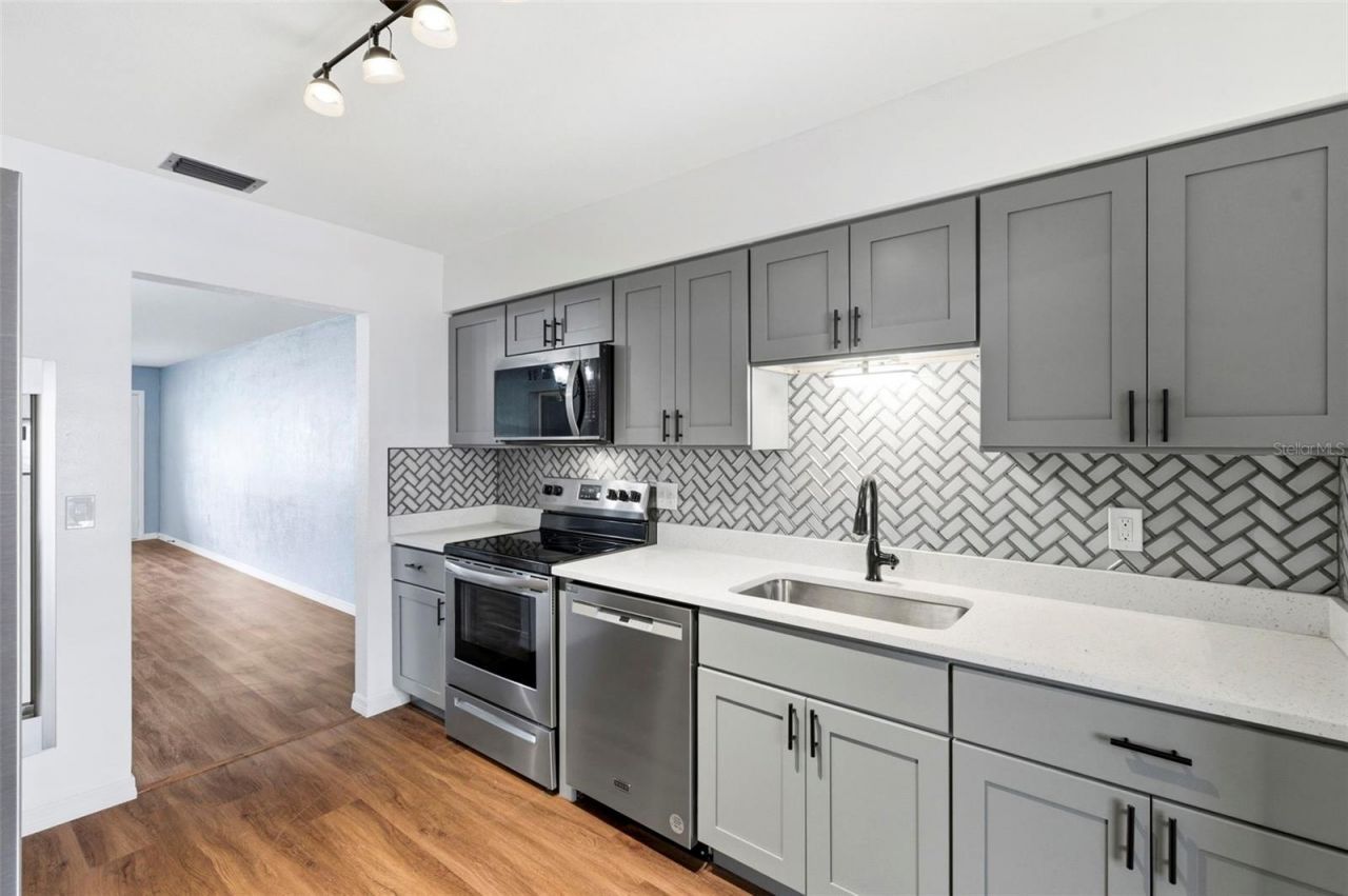 5155 9th Avenue N, Unit 104, Saint Petersburg, FL 33710 Photo