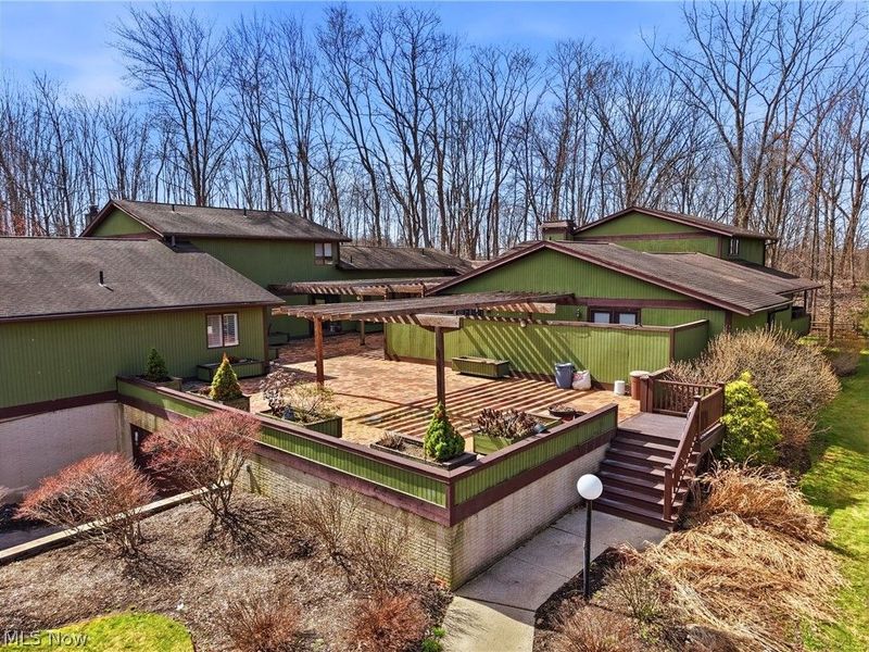 17650 Walnut Trail, Chagrin Falls, OH 44023 Photo 2