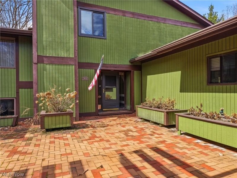 17650 Walnut Trail, Chagrin Falls, OH 44023 Photo 3