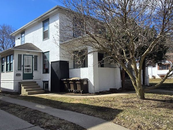 1173 W Pleasant Street , Freeport, IL 61032