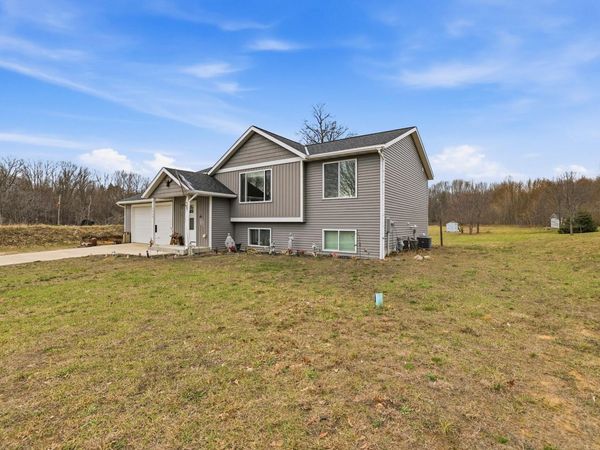 6855 Dale Court, Fennville, MI 49408