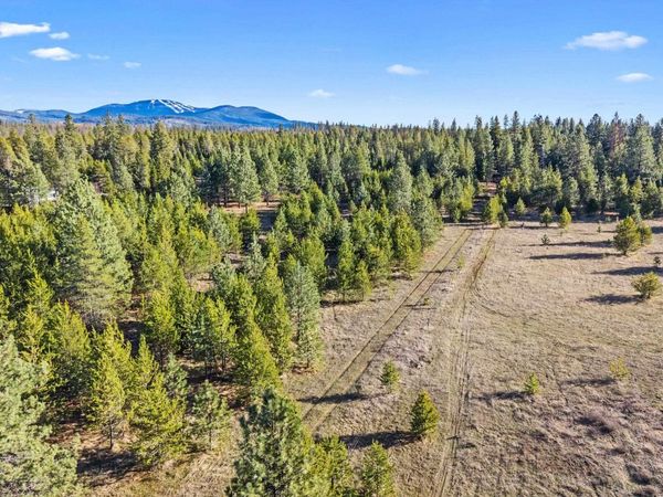 12818 E Bridges Rd, Elk, WA 99009